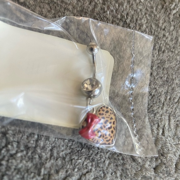 Cheetah heart belly ring - Picture 3 of 4